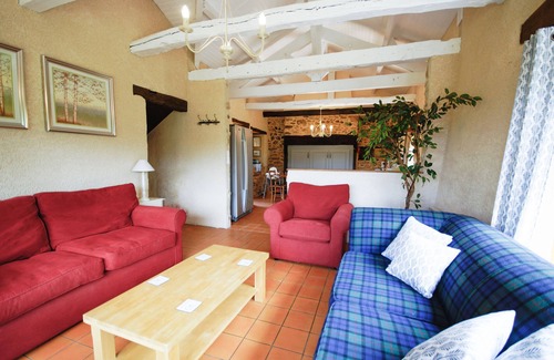 Sainte-Foy-de-Belves Apartment | La Grange - sleeps 6 guests in 3 bedrooms