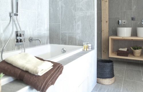 Bourg-Saint-Maurice Ski Chalet | La Halle des Cascades, 400m², 15 people. Exceptional chalet in Arc 2000
