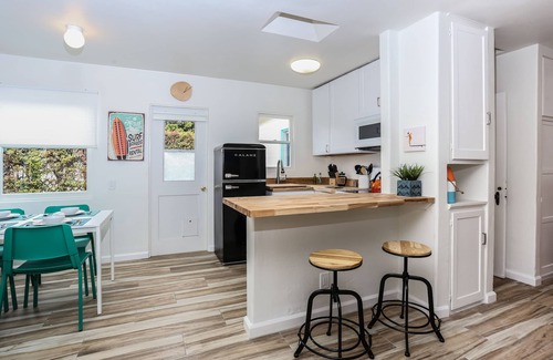 Village of La Jolla House | La Jolla Beach Bungalow in La Jolla - with KING bed!
