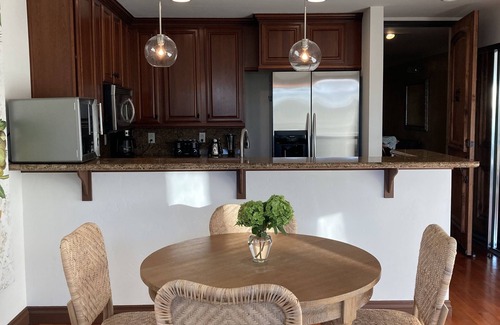 La Jolla Apartment | La Jolla Condo in the Village, elegance with comfort