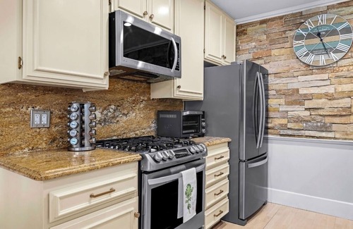 North Pacific Beach Condo | La Jolla/North PB Furnished Vacation Condo Partial Ocean View
