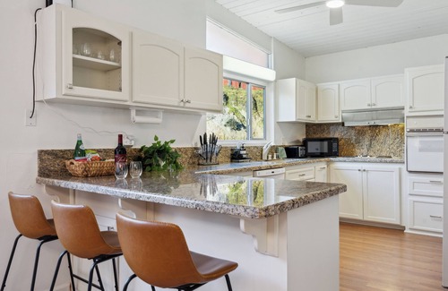 La Jolla Heights House | La Jolla Oasis | 4BR Luxury | Hot Tub | Close to Beach | Sleeps 12