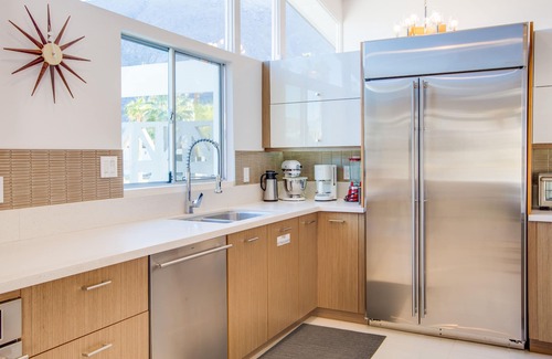 Vista Las Palmas House | La Joya Moderna - Grand Mid Mod Home in Vista La Palmas. Walk to Town