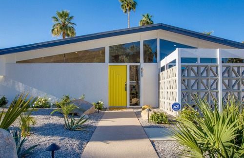 Vista Las Palmas House | La Joya Moderna - Grand Mid Mod Home in Vista La Palmas. Walk to Town