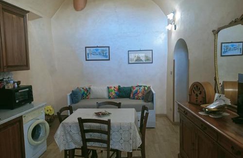 Gallese Apartment | La loggia del pappagallo