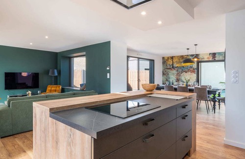 Tregunc House | La Longère du Verger, Maison de 200m2 Avec Piscine Intèrieure, et Plage à Pied