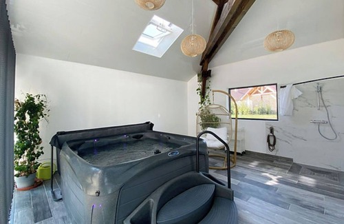 Saint-Christophe-la-Grotte House | La Maison De Dina