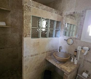 La Tour-d'Aigues Hotel | La madone