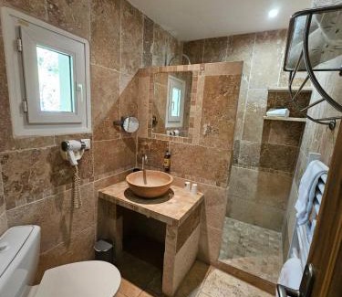 La Tour-d'Aigues Hotel | La madone