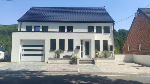 Hastiere House | la maison blanche a Hermeton sur Meuse