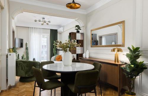 Thessaloniki City Centre Apartment | La Maison de l'Arc- Elegant Stay with Unique View by BiNoBi!