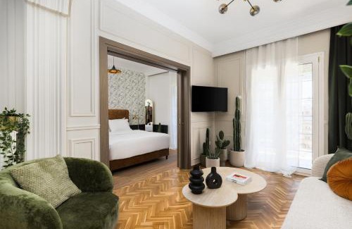 Thessaloniki City Centre Apartment | La Maison de l'Arc- Elegant Stay with Unique View by BiNoBi!
