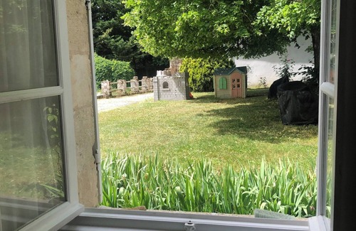 Saint-Seurin-de-Cadourne House | La Maison de Léandre – Heated Pool and Air Conditioning in the Heart of Médoc
