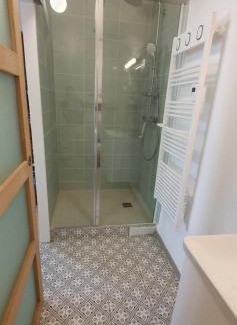 Montreuil House | La maison jaune près du métro