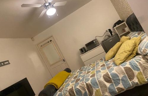 Cradley Bed & Breakfast | LA Mansion