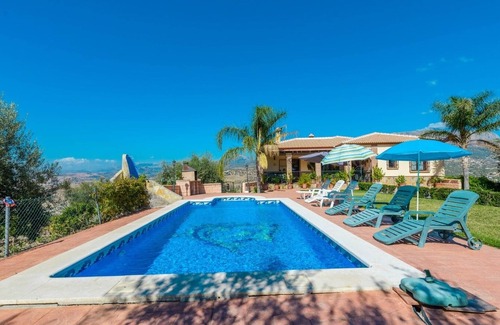 Alcaucin Villa | La Meica Alcaucín by Ruralidays