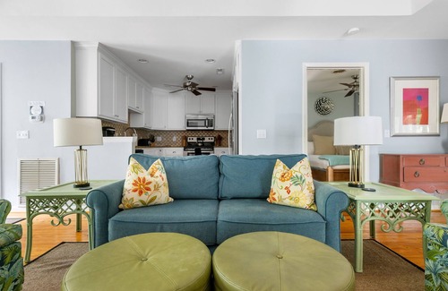 West Beach Cottage | La Mer | Relaxing Coastal Stay with Shared Pool