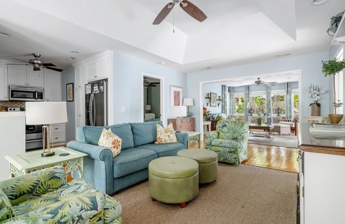 West Beach Cottage | La Mer | Relaxing Coastal Stay with Shared Pool