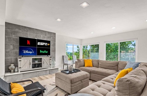 Casa de Oro-Mount Helix House | La Mesa Hideaway- Avocado Abode!