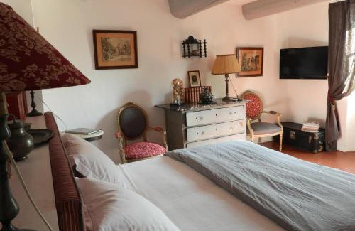 Pernes-les-Fontaines Bed & Breakfast | La Nesquière Chambres d'Hôtes