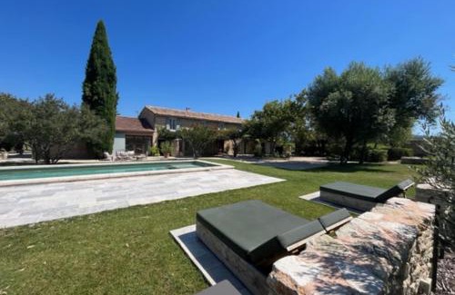 Roussillon House | La Pergoline - Large renovated farmhouse with pool and jacuzzi