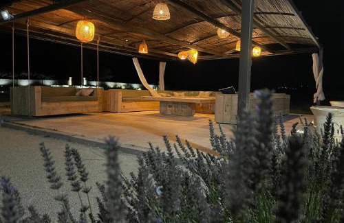 Roussillon House | La Pergoline - Large renovated farmhouse with pool and jacuzzi