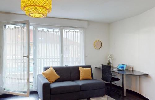 Bussy-Saint-Georges Apartment | La perle de Bussy- Grand studio cosy -Parking-Balcon- Disneyland - Paris