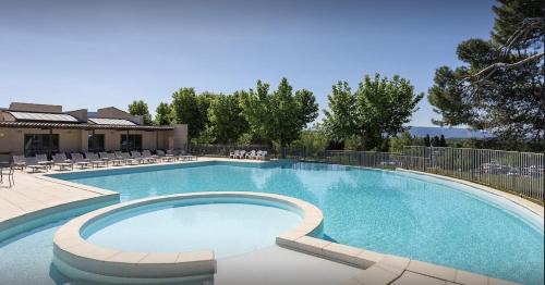 Saumane-de-Vaucluse Apartment | LA PERLE DU GOLF -Magnifique Vue CLIM LINGE Golf Saumane 6P Piscine Tennis