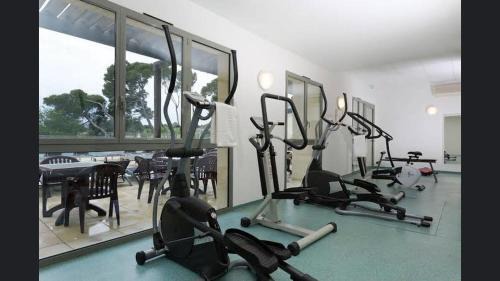 Saumane-de-Vaucluse Apartment | LA PERLE DU GOLF -Magnifique Vue CLIM LINGE Golf Saumane 6P Piscine Tennis