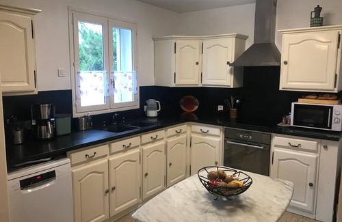 L'Isle-sur-la-Sorgue House | La Petite Garcine