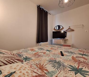 Mimizan Apartment | La Pinède du Chéou, Piscine, Logement indépendant, Parking, Draps, Wifi fibre