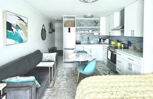 Point Loma Apartment | La Playa Luxury Studio, Steps to Ocean, Designer Point Loma Haven