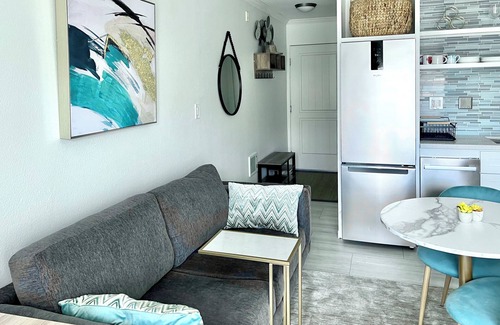 Point Loma Apartment | La Playa Luxury Studio, Steps to Ocean, Designer Point Loma Haven