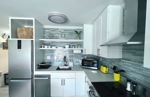 Point Loma Apartment | La Playa Luxury Studio, Steps to Ocean, Designer Point Loma Haven