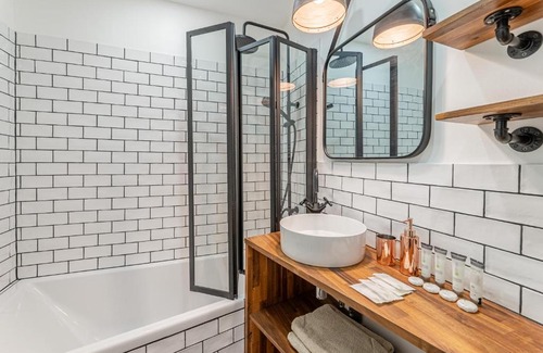 La Joliette Apartment | La Plume