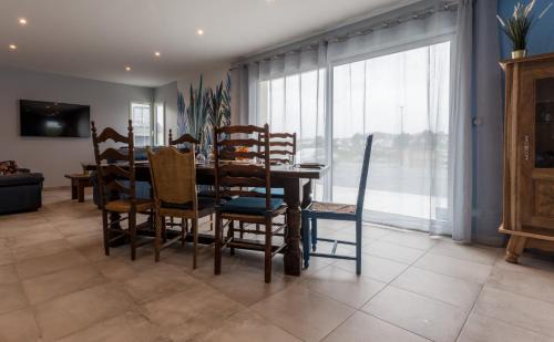 Saint-Come-de-Fresne Apartment | La proue - appt avec terrasse à moins de 100m de la plage