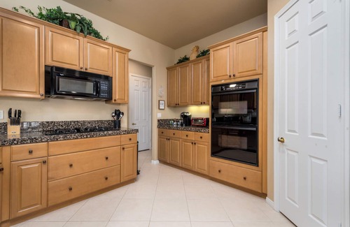 La Quinta House | La Quinta- 3 Bd/3 Bath w/Pool, Spa, BBQ, Cabana, Fire Pit-Quiet