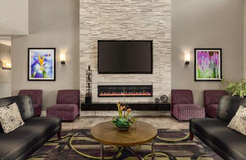 Arlington Hotel | La Quinta by Wyndham Arlington North 6 Flags Dr