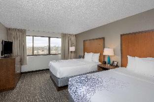 Secaucus Hotel | La Quinta by Wyndham Secaucus Meadowlands