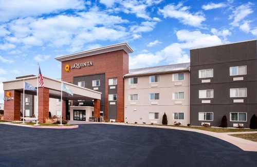 Elkhart Hotel | La Quinta Inn and Suites by Wyndham Elkhart