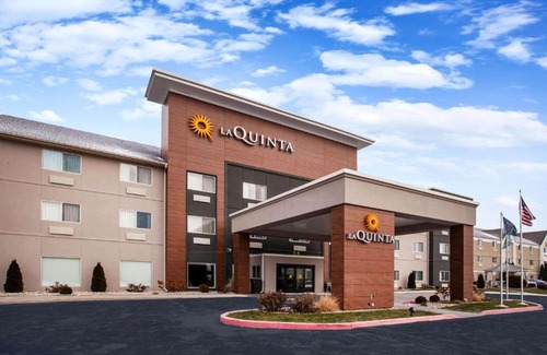 Elkhart Hotel | La Quinta Inn and Suites by Wyndham Elkhart
