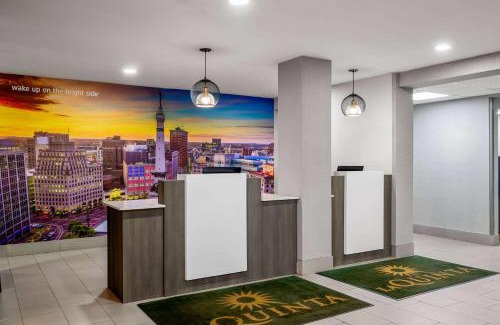 Wayne Hotel | La Quinta Inn by Wyndham Indianapolis Airport Executive Dr