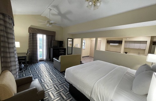 Wayne Hotel | La Quinta Inn by Wyndham Indianapolis Airport Lynhurst