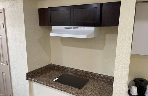Wayne Hotel | La Quinta Inn by Wyndham Indianapolis Airport Lynhurst