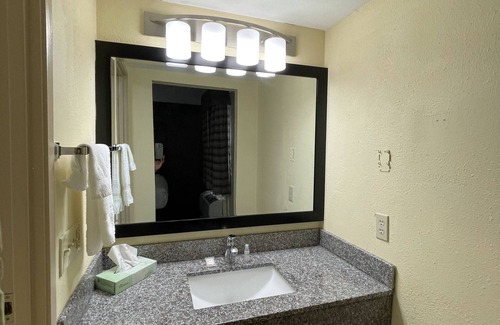 Wayne Hotel | La Quinta Inn by Wyndham Indianapolis Airport Lynhurst