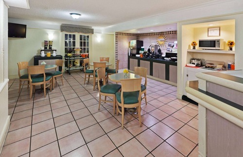 Parker Lane Hotel | La Quinta Inn by Wyndham Austin Oltorf