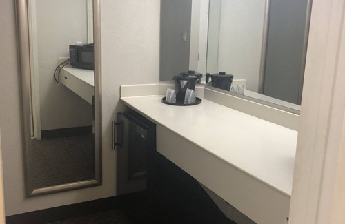 Parker Lane Hotel | La Quinta Inn by Wyndham Austin Oltorf