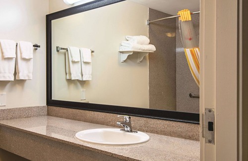 Richmond City Centre Hotel | La Quinta Inn by Wyndham Vancouver Airport