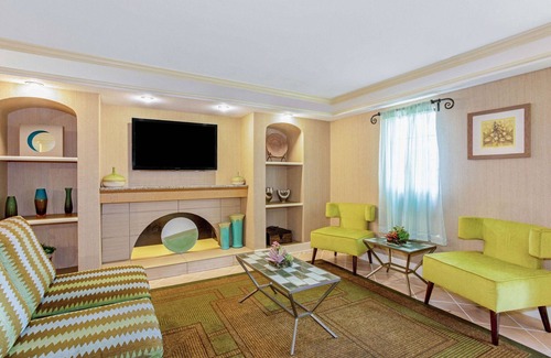 Orlando Hotel | La Quinta Inn by Wyndham Orlando Airport West