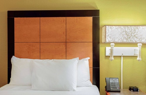 Orlando Hotel | La Quinta Inn by Wyndham Orlando Airport West